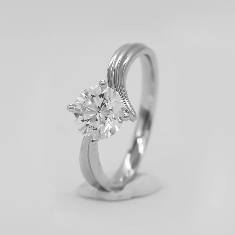 Jewelry retouching service for sparkling diamonds